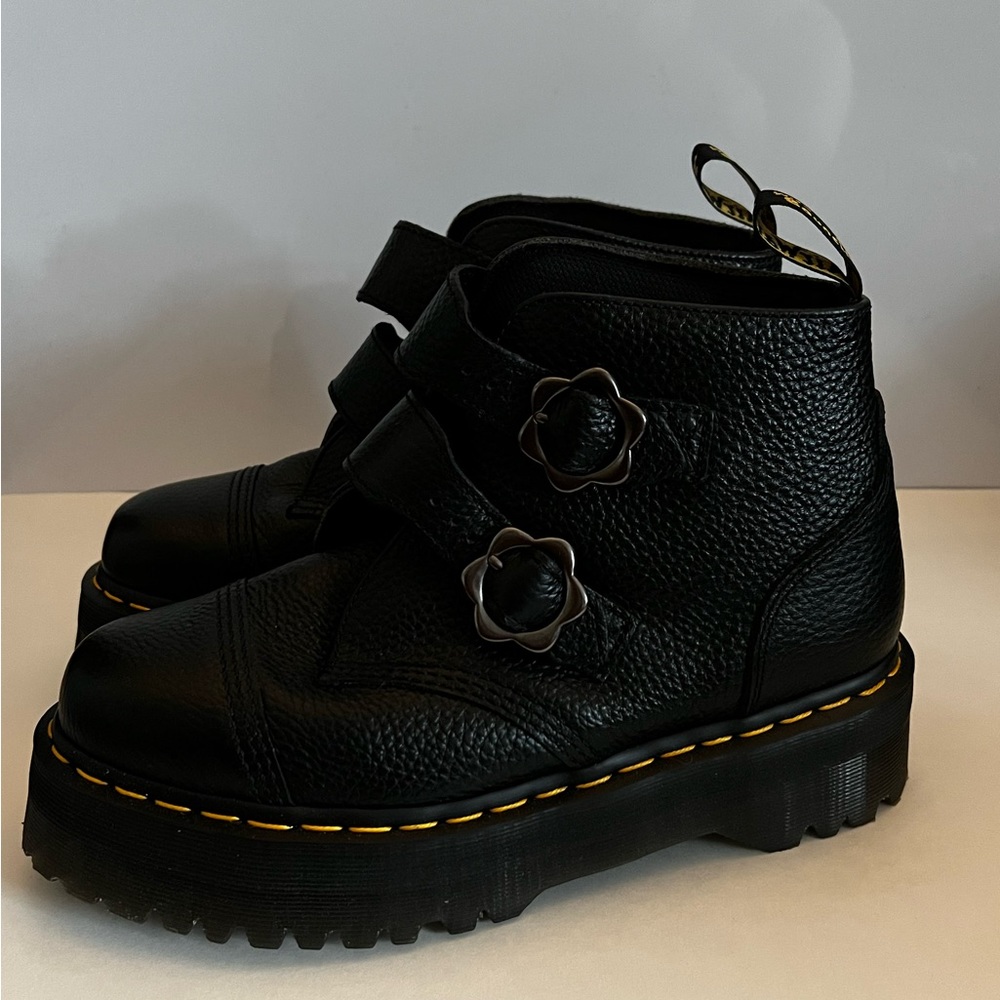 *SOLD* Dr Martens Devon Flower quad boots in black sz 10 *SOLD*